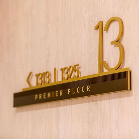 Amora Hotel בריסביין מראה חיצוני תמונה Floor sign of the 13th floor of the hotel