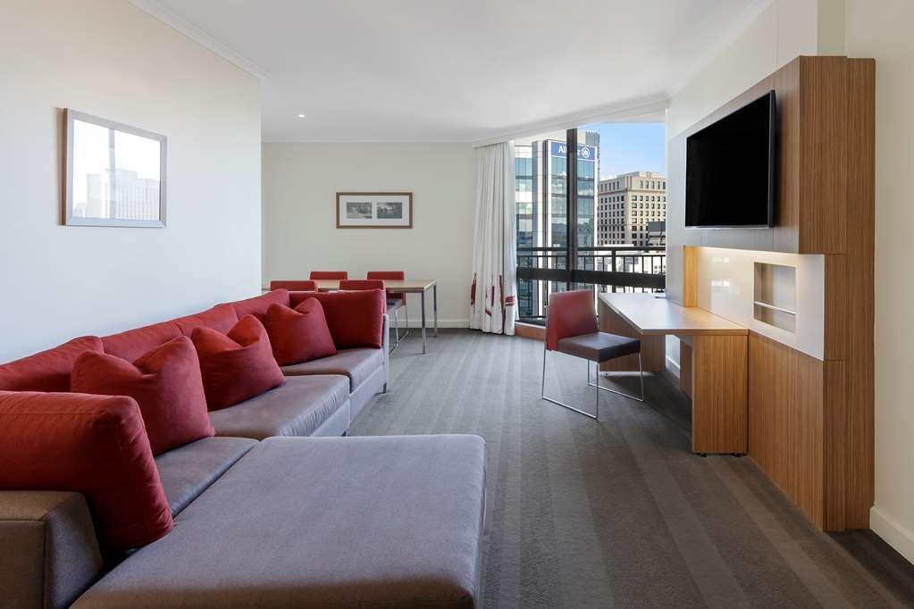 Amora Hotel בריסביין חדר תמונה A suite at the hotel