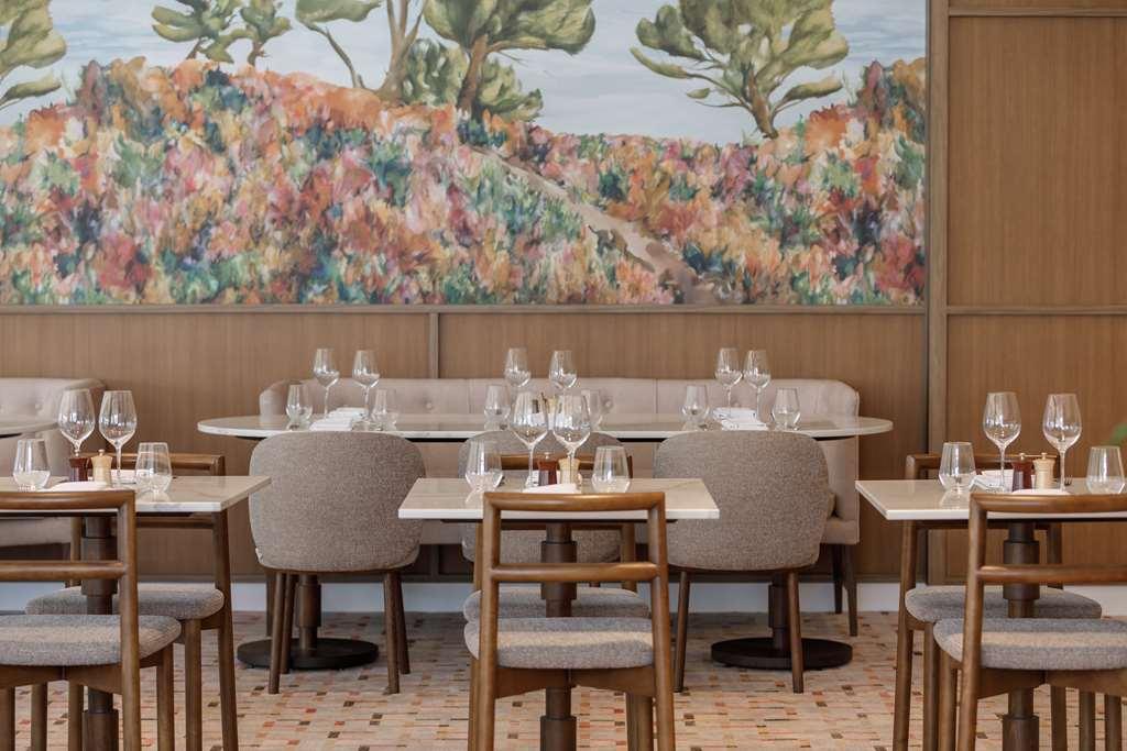 Amora Hotel בריסביין מסעדה תמונה Restaurant interior